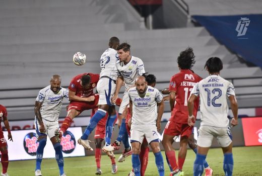 Persib Bandung Sangat Layak Menang dari Persija Kata Robert - GenPI.co JABAR
