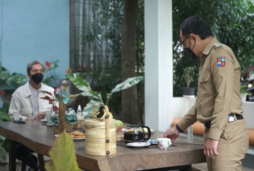 Wakil Wali Kota Bogor Nonton Film Saat Isoman, Film Apa Ya - GenPI.co JABAR
