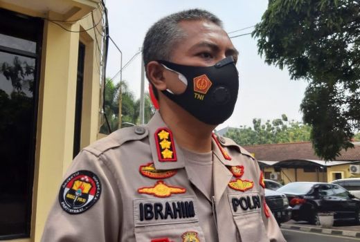 Bikin Geram, Seorang Wanita di Karawang Bakar Bendera Merah Putih - GenPI.co JABAR