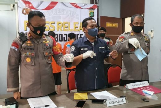 Kurir Narkoba ditangkap, Polisi Ungkap Fakta Mengagetkan - GenPI.co JABAR