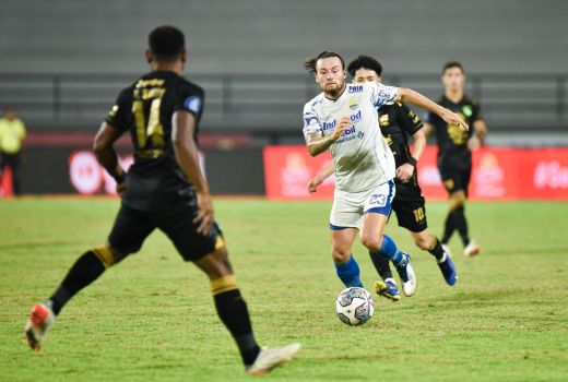 Pelatih Persib Kecewa Banget Sama Wasit di Laga Kontra Persebaya - GenPI.co JABAR