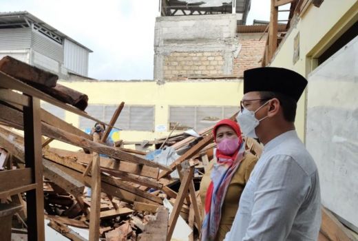 DPRD Kota Bogor Sentil Pemkot Soal Amburknya SDN Ciheulet 2 - GenPI.co JABAR
