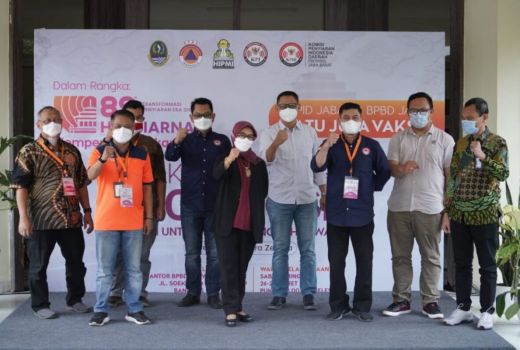 Vaksinasi Massal Hari Penyiaran Nasional ke-89 sukses di Gelar - GenPI.co JABAR