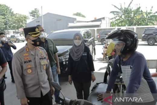 Polisi Pantau Distribusi BBM di Karawang, Ini Tujuannya - GenPI.co JABAR