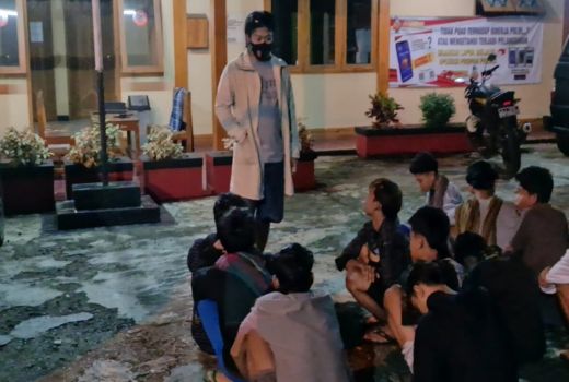 Cuman Gegara Sarung, 20 Remaja di Sukabumi ini ditangkap Polisi - GenPI.co JABAR