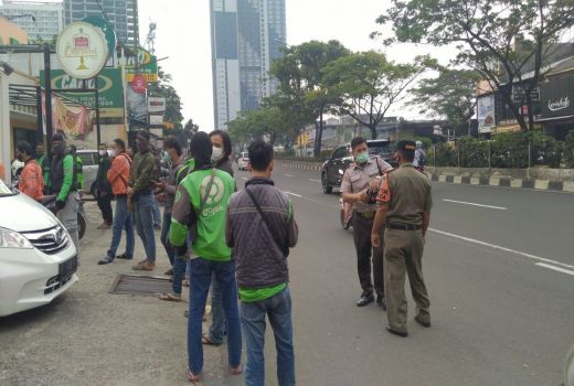 Bikin Ulah, Sebuah Gerai Makanan di Depok disambangi Satpol PP - GenPI.co JABAR