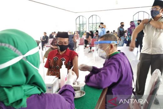 Minat Warga Tasikmalaya Vaksin di Malam Hari, Dinkes: Cukup Baik - GenPI.co JABAR