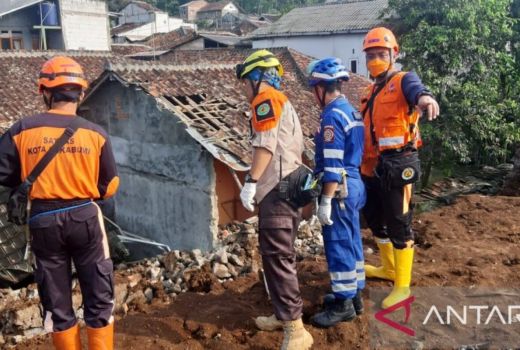 Tiga Orang Luka dan Satu Kritis Usai Tertimbun Longsor - GenPI.co JABAR