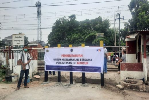 Warga Sekitar Perlintasan Rawa Geni dibikin Pusing PT KAI - GenPI.co JABAR