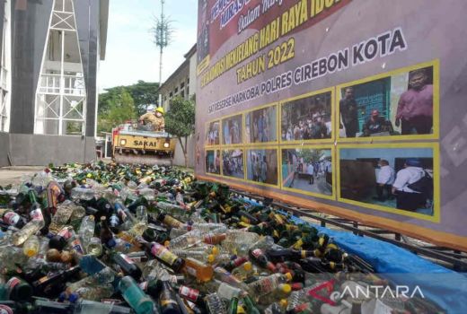 Polres Cirebon Musnahkan Puluhan Ribu Miras dan Obat Terlarang - GenPI.co JABAR