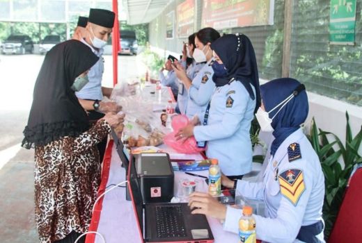 Drive Thru Makanan Lebaran di Rutan Kelas I Depok Banjir Kiriman - GenPI.co JABAR