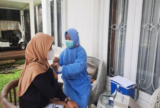 Polsek Bojongsari Gelar Vaksinasi, Ada Hadiah Menarik Menanti - GenPI.co JABAR