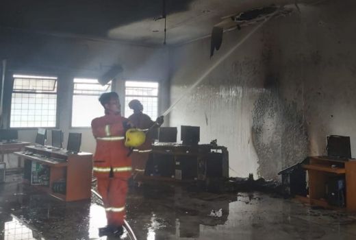 1 Ruangan di SMK Nasional Depok Terbakar, Bagaimana Nasib Siswa? - GenPI.co JABAR