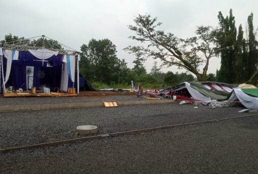 Diterjang Angin Kencang, 10 Tenda untuk Lebaran Depok Ambruk - GenPI.co JABAR
