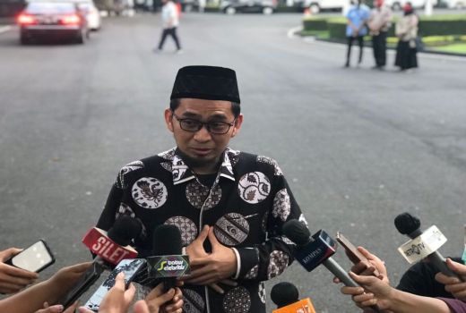 Ustaz Adi Hidayat Ungkap Fakta Soal Kondisi Ridwan Kamil Terkini - GenPI.co JABAR