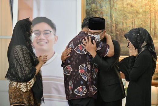 Takziah Anak Ridwan Kamil dikira Halalbihalal, Begini Ceritanya - GenPI.co JABAR