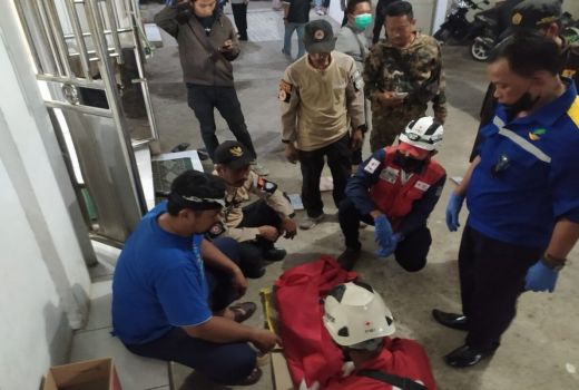 Tega! Bayi Masih Merah ditemukan di Bawah Tangga Masjid Al Jihad - GenPI.co JABAR