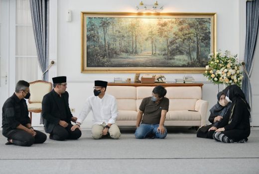 Sandiaga Uno Bertemu Ridwan Kamil untuk Mengucapkan Belasungkawa - GenPI.co JABAR