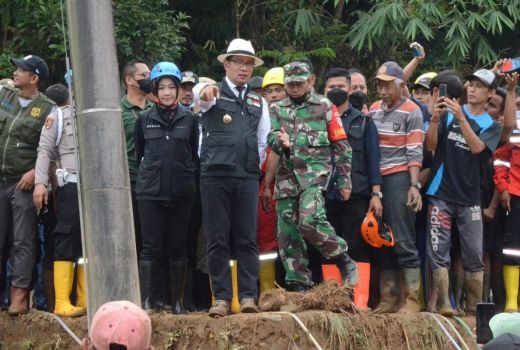 Ridwan Kamil Datangi Lokasi Bencana, Berjanji Berikan Bantuan - GenPI.co JABAR