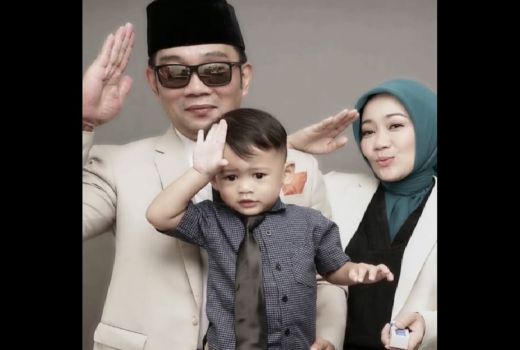 Aksi Menghibur Ridwan Kamil Berfoto Bersama Atalia dan Arkana - GenPI.co JABAR