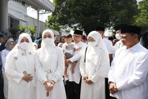 Sebelum Berhaji, Ridwan Kamil dan Keluarga Gelar Walimatus Safar - GenPI.co JABAR