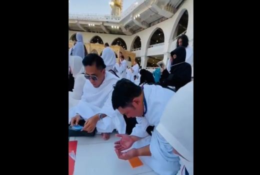 Ridwan Kamil dan Gus Miftah Gelar Tahlil Bagi Eril di Depan Kabah - GenPI.co JABAR