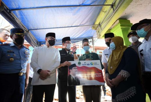 Ridwan Kamil Beri Bantuan untuk Warga Bogor Terdampak Longsor - GenPI.co JABAR