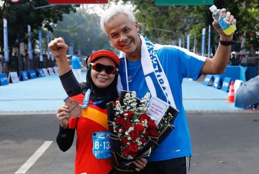 Ketika Ganjar Pranowo Buat Iri Ridwan Kamil di Pocari Sweat Run - GenPI.co JABAR