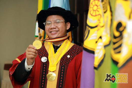 Kisah Wisudawan Terbaik Unpad yang Lulus Kuliah Cuman 3,5 Tahun - GenPI.co JABAR