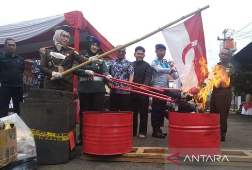 Bendera NII Dibakar Kejari Garut - GenPI.co JABAR