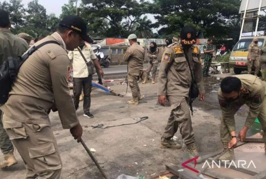 Puluhan Bangunan Liar di Gandasari Dibongkar Satpol PP - GenPI.co JABAR