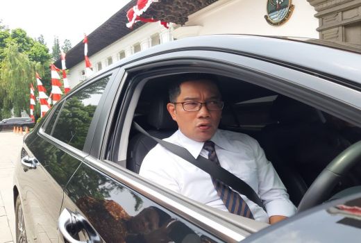 Seorang Guru Dipecat Usai Mengkritiknya, Ridwan Kamil Buka Suara - GenPI.co JABAR