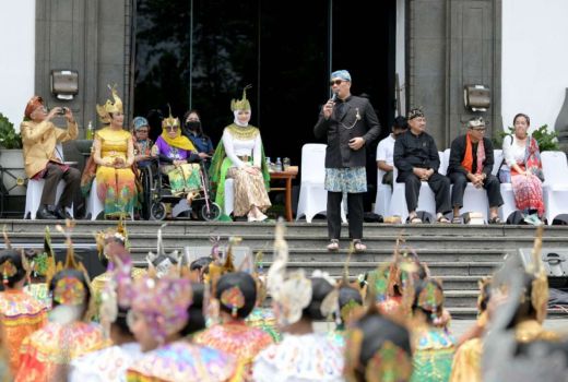 Ridwan Kamil Sebut Tari Merak Perlu Dilestarikan - GenPI.co JABAR