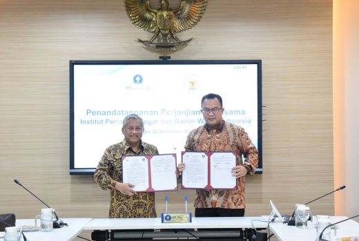 TOP! IPB Serahkan Dana Wakaf Rp 200 Miliar ke BWI - GenPI.co JABAR