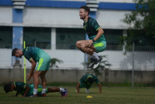 Laga Lawan PSM Makassar, Nostalgia Bagi Gelandang Persib Bandung - GenPI.co JABAR
