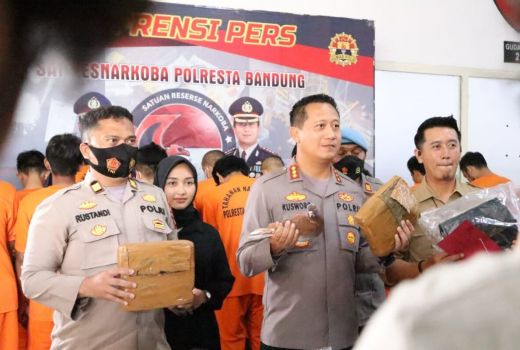 Polresta Bandung Tangkap Orang yang Gunakan Ganja untuk Burung Merpati - GenPI.co JABAR