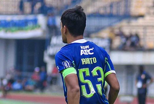 Keluar dari Persebaya, Rachmat Irianto Tak Tergantikan di Persib Bandung - GenPI.co JABAR