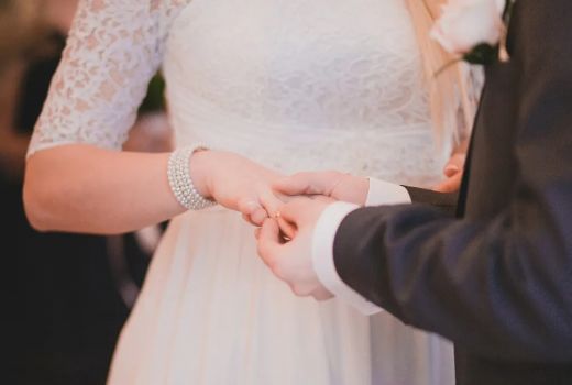 Hukum Menikahi Adik atau Kakak Ipar, Simak Penjelasannya - GenPI.co JABAR