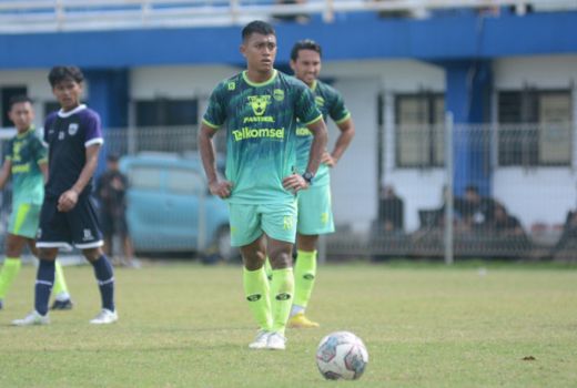 Cedera Lawan Dewa United FC, Begini Kondisi Febri Hariyadi Terbaru - GenPI.co JABAR
