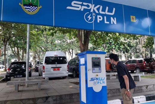 Ridwan Kamil Ingin Buat Aplikasi Mirip MiChat untuk Mencari SPKLU di Jabar - GenPI.co JABAR