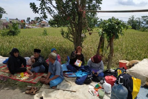 Terdampak Gempa, Puluhan KK di Desa Sukamanah Cianjur Belum Tersentuh Bantuan - GenPI.co JABAR