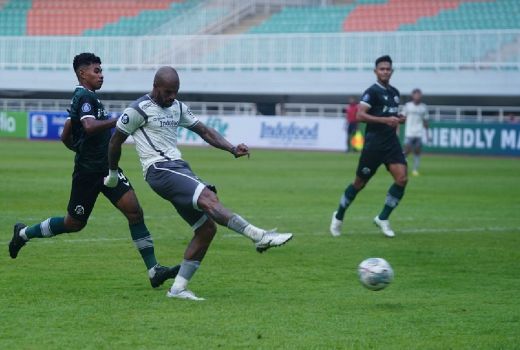 Persib Perkasa, Taklukkan Persikabo 1973 dengan Skor 3-1 - GenPI.co JABAR