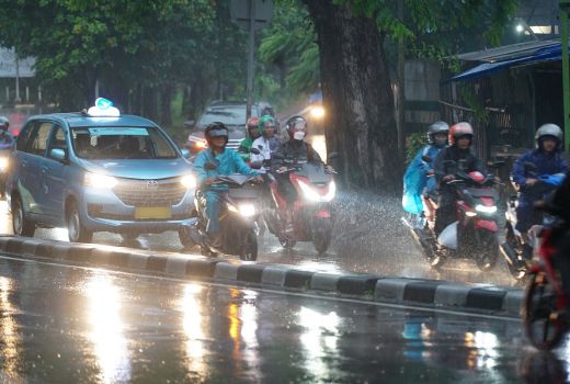 Prakiraan Cuaca Jabar Hari ini: Peringatan Dini untuk Bandung dan Sekitarnya - GenPI.co JABAR