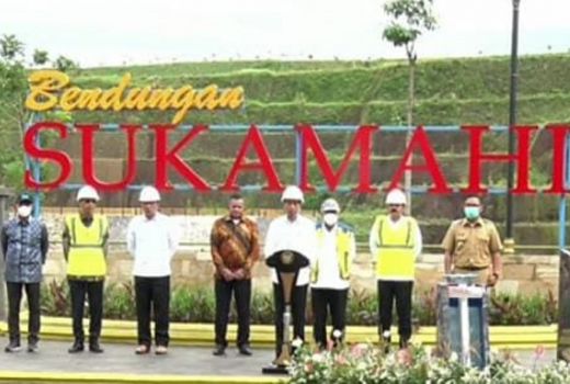 Resmikan 2 Bendungan di Bogor, Jokowi Beri Pesan untuk Gubernur Jabar dan Jakarta - GenPI.co JABAR