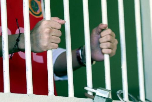 Aksinya Tepergok, Pria di Bandung Hanya Bisa Pasrah Tak Berkutik - GenPI.co JABAR