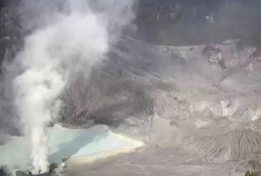 Gunung Tangkupan Perahu Keluarkan Asap Putih, ini Penjelasan PVMBG - GenPI.co JABAR