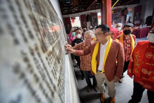 Ridwan Kamil Bagi-Bagi Angpau, Mau? - GenPI.co JABAR