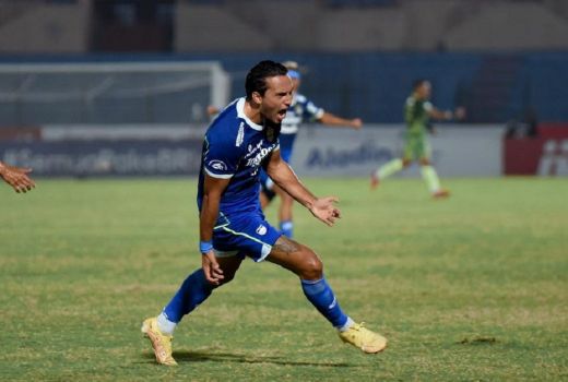 Tak Terlihat Saat Laga Lawan PSS Sleman, Striker Persib Kembali Ikut Latihan - GenPI.co JABAR