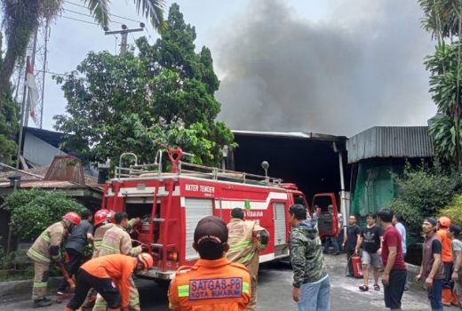 Terbakar Hebat, Pabrik Suku Cadang Mobil di Sukabumi Rugi Rp 150 Juta - GenPI.co JABAR