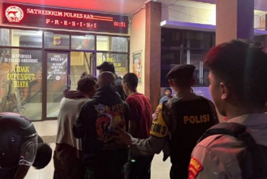 Bawa Celurit, 4 Remaja di Karawang Dibawa ke Kantor Polisi - GenPI.co JABAR